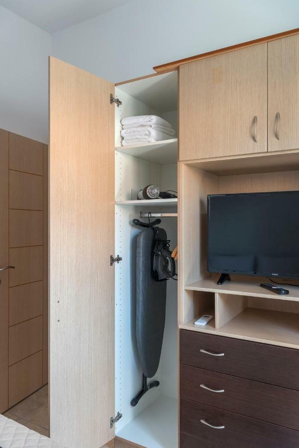 Ethrionplus Two Rooms Apartments Balconies 100 M From The Port Ermoupoli Ngoại thất bức ảnh